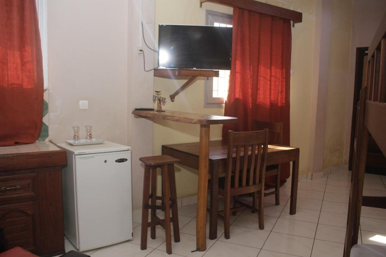 Central Hotel Antsiranana Szoba fotó